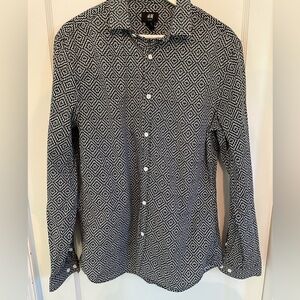 Men’s Geometric pattern H&M button up dress shirt, slim fit large. Black & White